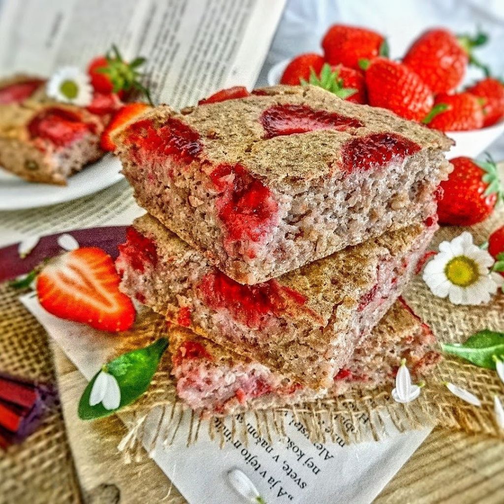 Recept Quinoa jahodový koláč bez lepku, cukru a laktózy na Gastromenu.sk